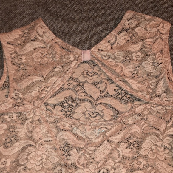 MAURICES NWOT BLUSH PINK LACE SLEEVELESS TOP - Picture 11 of 16